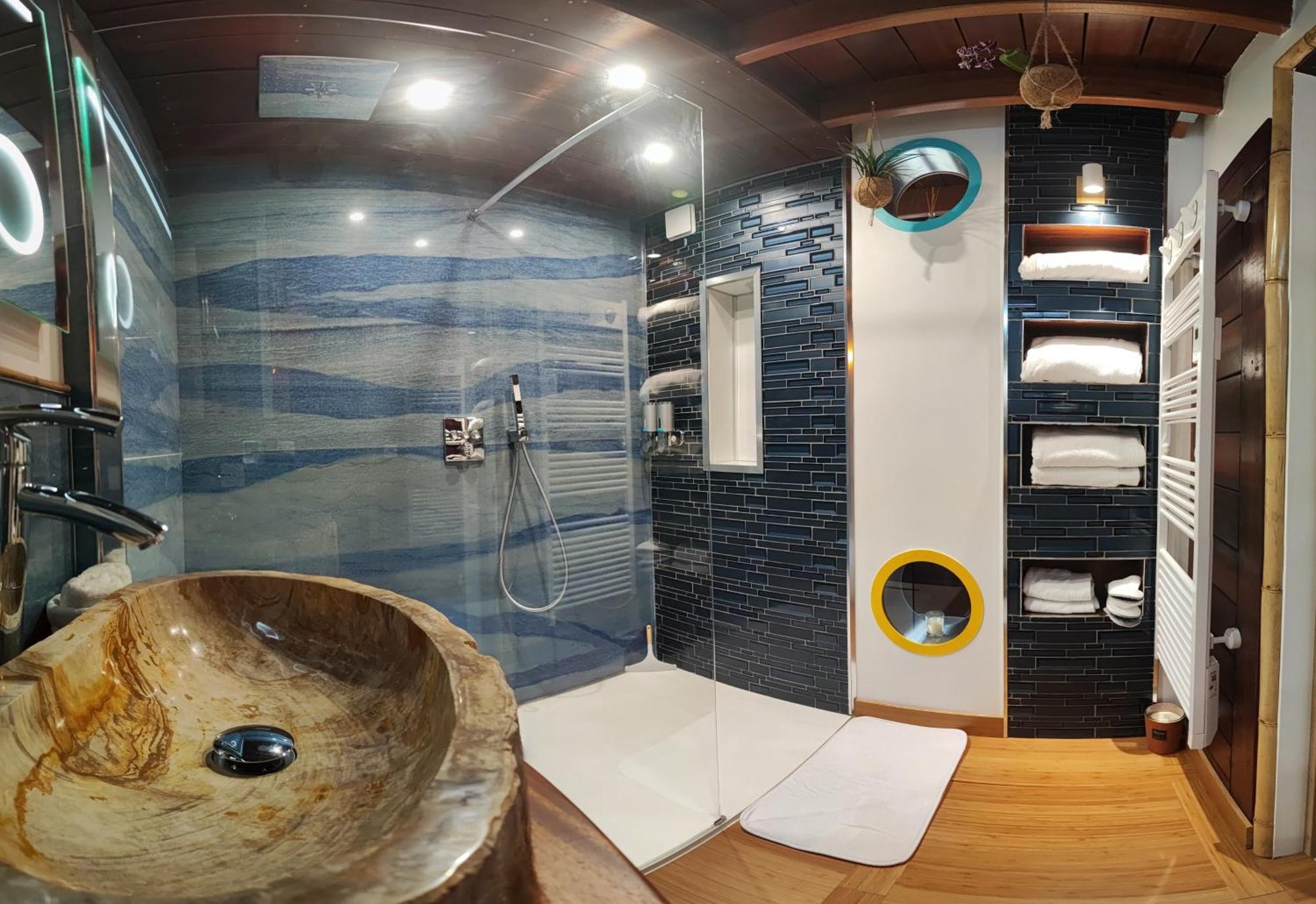La Kaz Rhumantique Sauna And Spa Privatif La Rivière-Saint-Sauveur Exteriér fotografie